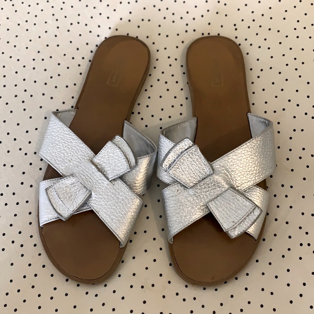 Alex Marie KIARA Silver Slip on Flats. Size 8.